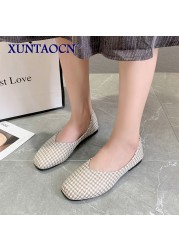 2022 single shoes Korean fashion plaid women's shoes retro square heel bean shoes shallow mouth women's shoes