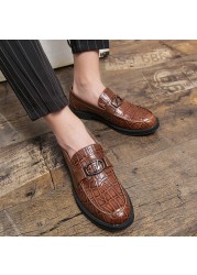 2021 Spring New Crocodile Pattern PU Leather Leather Shoes Casual Flat England Men Dress Shoes Pointed Toe Fashion Overs