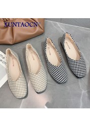 2022 single shoes Korean fashion plaid women's shoes retro square heel bean shoes shallow mouth women's shoes