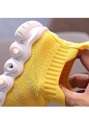 Boys Shoes LED Luminous Sneakers 2022 Spring New Children's Socks Shoes Girls Sneakers Breathable Mesh Light Kids Sneakers