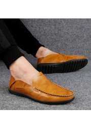 New lightweight loafers men's moccasin shoes black men's flats breathable casual slip on comfortable loafers plus size shoes