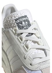 حذاء رياضي أبيض للشباب Retropy من Adidas Originals